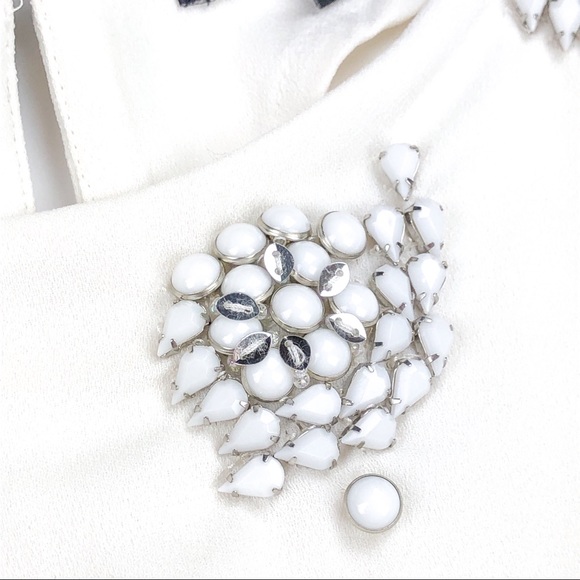 Banana Republic Short Sleeve Top Crepe Embellished - Picture 3 of 8